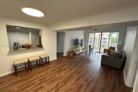 Снять в аренду кондоминиум в Холливуд, Флорида 2 спальни, 92.9м2, № 1948664 - фото 1