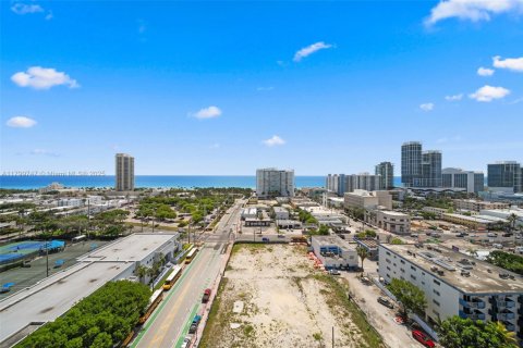 Condominio en venta en Miami Beach, Florida, 2 dormitorios, 92.44 m2 № 1779646 - foto 24