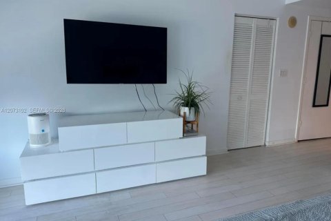 Copropriété à louer à Miami, Floride: 47.1 m2 № 2307425 - photo 7