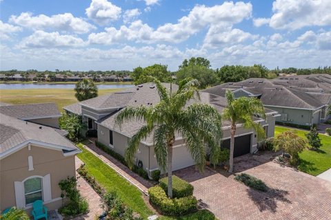 House in Sun City Center, Florida 2 bedrooms, 138.7 sq.m. № 2166075 - photo 2