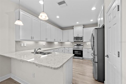 House in Sun City Center, Florida 2 bedrooms, 138.7 sq.m. № 2166075 - photo 11