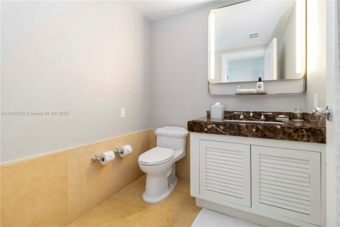 Condo in Fort Lauderdale, Florida, 1 bedroom № 2025047 - photo 19