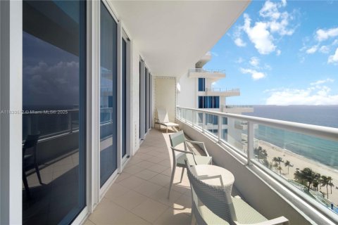 Condo in Fort Lauderdale, Florida, 1 bedroom № 2025047 - photo 23