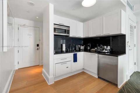 Condo in Fort Lauderdale, Florida, 1 bedroom № 2025047 - photo 4