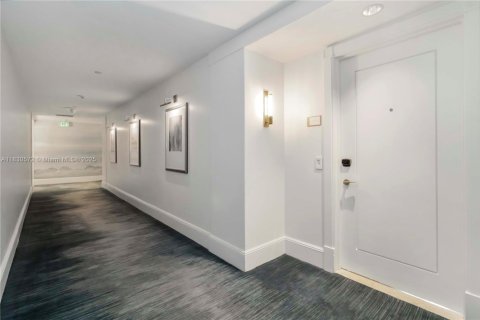 Condo in Fort Lauderdale, Florida, 1 bedroom № 2025047 - photo 3