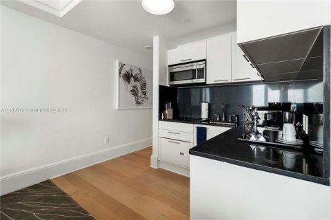 Condo in Fort Lauderdale, Florida, 1 bedroom № 2025047 - photo 6