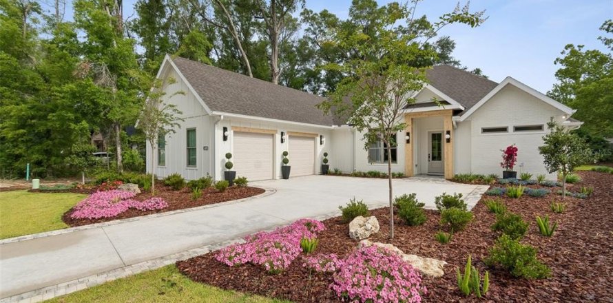 House in Newberry, Florida 3 bedrooms, 203.18 sq.m. № 2152125