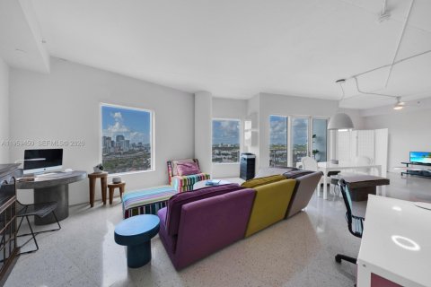 Condominio en alquiler en Miami, Florida, 2 dormitorios, 93.74 m2 № 2018158 - foto 4