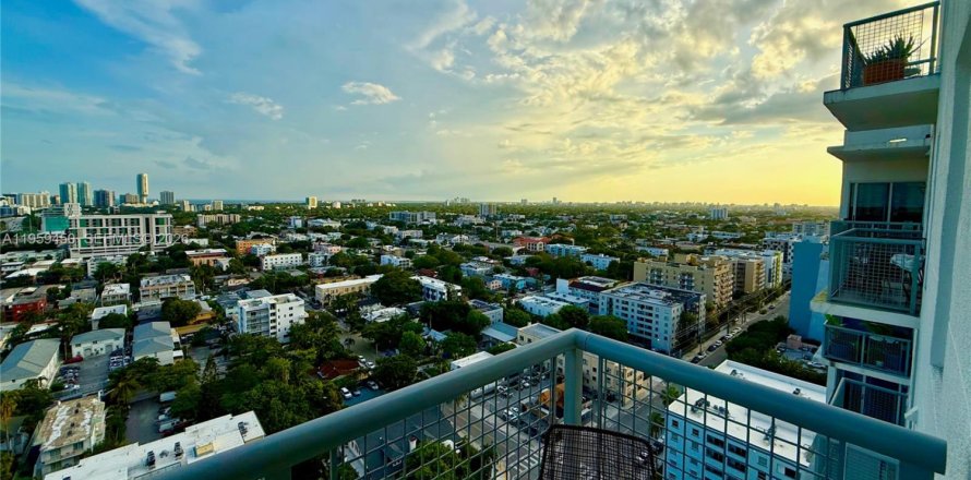 Condominio en Miami, Florida, 2 dormitorios № 2018158