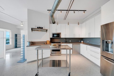 Condominio en alquiler en Miami, Florida, 2 dormitorios, 93.74 m2 № 2018158 - foto 10