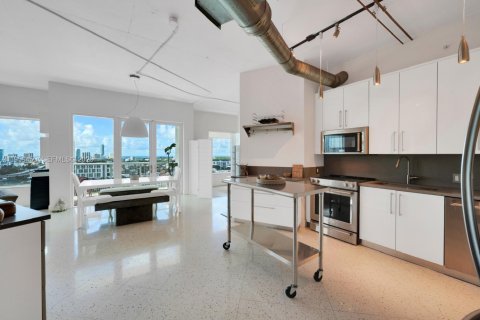 Condominio en alquiler en Miami, Florida, 2 dormitorios, 93.74 m2 № 2018158 - foto 2