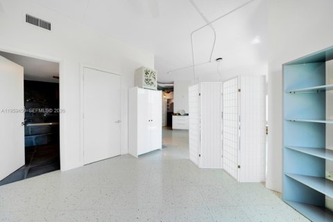 Condominio en alquiler en Miami, Florida, 2 dormitorios, 93.74 m2 № 2018158 - foto 7