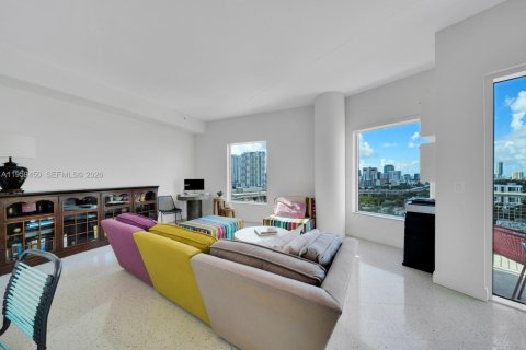 Condominio en alquiler en Miami, Florida, 2 dormitorios, 93.74 m2 № 2018158 - foto 3