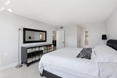 Condominio en venta en Lauderdale-by-the-Sea, Florida, 2 dormitorios, 130.06 m2 № 2077742 - foto 14