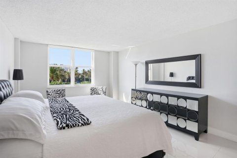 Condominio en venta en Lauderdale-by-the-Sea, Florida, 2 dormitorios, 130.06 m2 № 2077742 - foto 13
