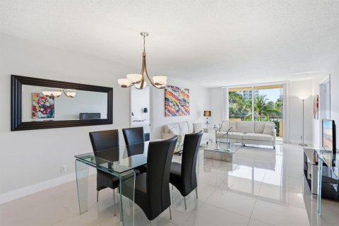 Condominio en venta en Lauderdale-by-the-Sea, Florida, 2 dormitorios, 130.06 m2 № 2077742 - foto 2