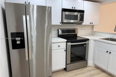 Condo in Tamarac, Florida, 2 bedrooms  № 2012651 - photo 4