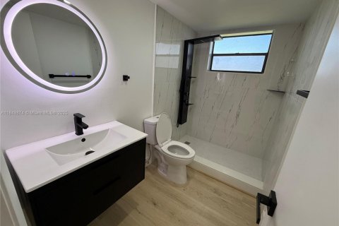 Condo in Tamarac, Florida, 2 bedrooms  № 2012651 - photo 24