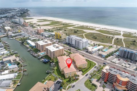 Touwnhouse à Treasure Island, Floride 3 chambres, 181.9 m2 № 2371017