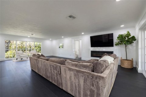 House in Saint Petersburg, Florida 3 bedrooms, 175.21 sq.m. № 2142089 - photo 17