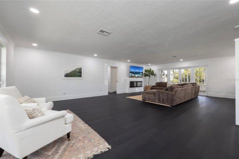 House in Saint Petersburg, Florida 3 bedrooms, 175.21 sq.m. № 2142089 - photo 21