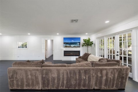 House in Saint Petersburg, Florida 3 bedrooms, 175.21 sq.m. № 2142089 - photo 16