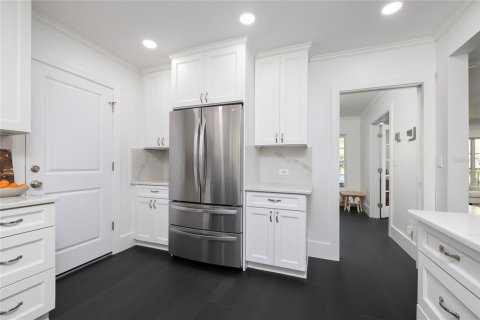 House in Saint Petersburg, Florida 3 bedrooms, 175.21 sq.m. № 2142089 - photo 8