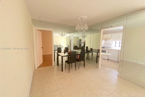 Condominio en alquiler en Sunny Isles Beach, Florida, 1 dormitorio, 71.26 m2 № 2264568 - foto 12