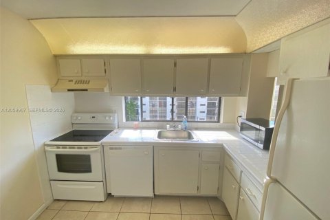 Condominio en alquiler en Sunny Isles Beach, Florida, 1 dormitorio, 71.26 m2 № 2264568 - foto 14