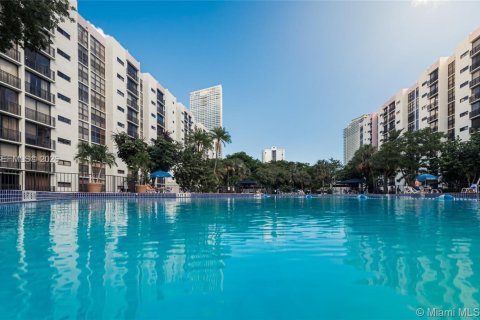 Condominio en alquiler en Sunny Isles Beach, Florida, 1 dormitorio, 71.26 m2 № 2264568 - foto 8