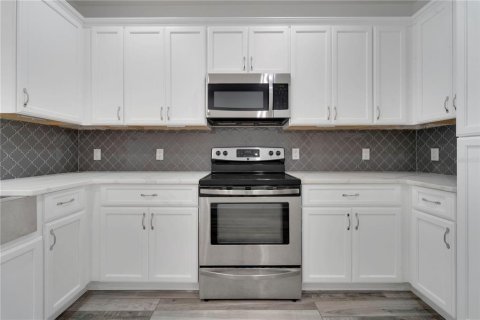 Condo in Palm Harbor, Florida, 2 bedrooms  № 1915033 - photo 11
