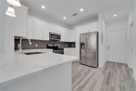 Condo in Palm Harbor, Florida, 2 bedrooms  № 1915033 - photo 10