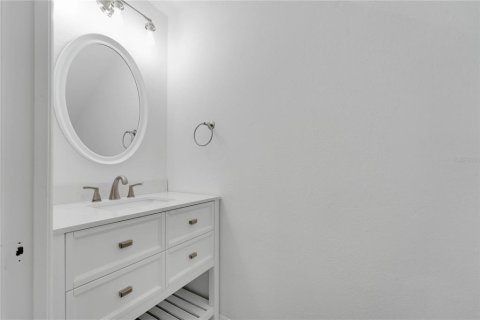 Condo in Palm Harbor, Florida, 2 bedrooms  № 1915033 - photo 17