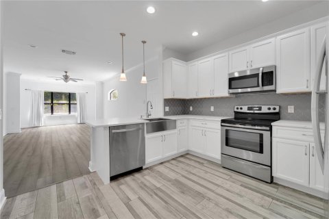 Condo in Palm Harbor, Florida, 2 bedrooms  № 1915033 - photo 3