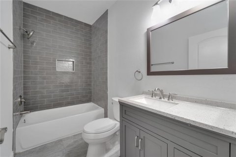 Condo in Palm Harbor, Florida, 2 bedrooms  № 1915033 - photo 16