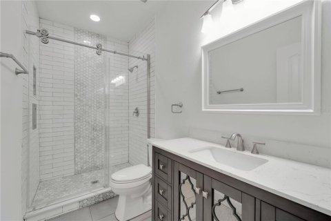 Condo in Palm Harbor, Florida, 2 bedrooms  № 1915033 - photo 13