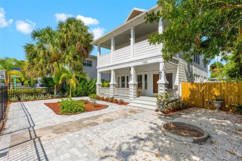 House in Saint Petersburg, Florida 4 bedrooms, 205.13 sq.m. № 2396306 - photo 3