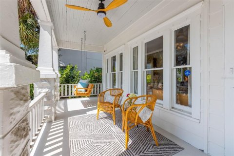 House in Saint Petersburg, Florida 4 bedrooms, 205.13 sq.m. № 2396306 - photo 10