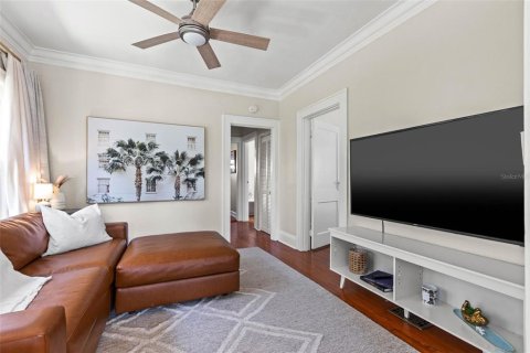 House in Saint Petersburg, Florida 4 bedrooms, 205.13 sq.m. № 2396306 - photo 18