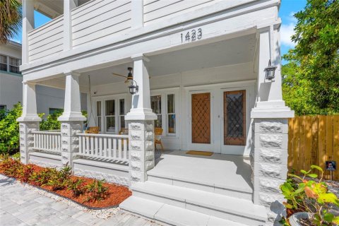 House in Saint Petersburg, Florida 4 bedrooms, 205.13 sq.m. № 2396306 - photo 8