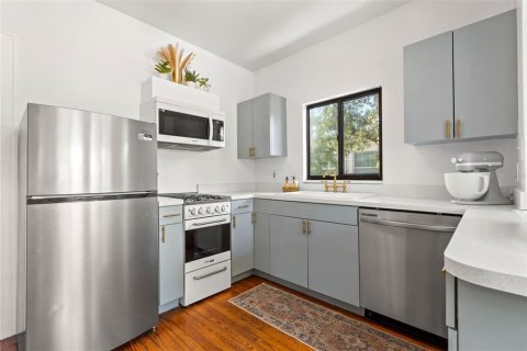 House in Saint Petersburg, Florida 4 bedrooms, 205.13 sq.m. № 2396306 - photo 22