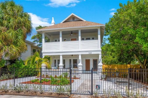 House in Saint Petersburg, Florida 4 bedrooms, 205.13 sq.m. № 2396306 - photo 7