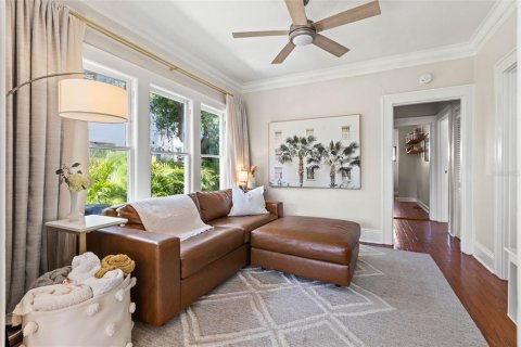 House in Saint Petersburg, Florida 4 bedrooms, 205.13 sq.m. № 2396306 - photo 19
