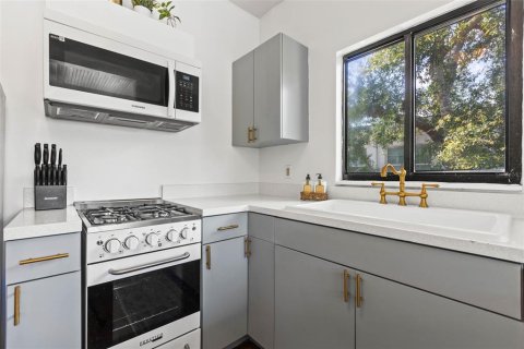 House in Saint Petersburg, Florida 4 bedrooms, 205.13 sq.m. № 2396306 - photo 23