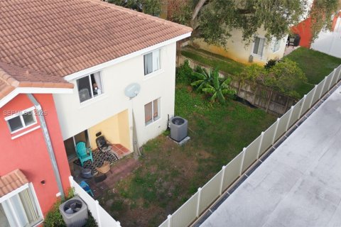 Купить таунхаус в Дания-Бич, Флорида 3 спальни, 180.88м2, № 1998250 - фото 25