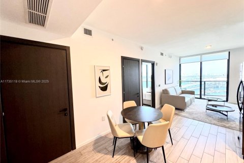 Condo in Miami, Florida, 1 bedroom  № 1860000 - photo 17