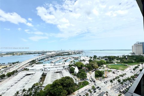 Condo in Miami, Florida, 1 bedroom  № 1860000 - photo 24