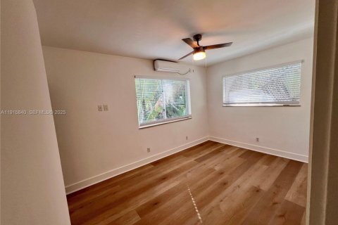 Снять в аренду виллу или дом в Майами-Бич, Флорида 2 спальни, 95.04м2, № 1972732 - фото 11