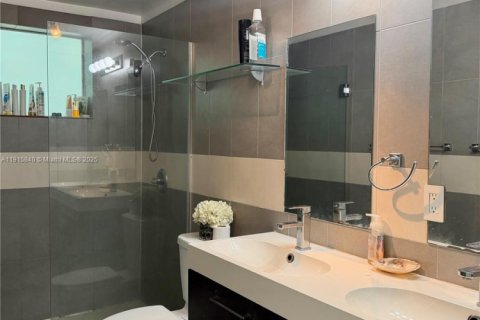 Снять в аренду виллу или дом в Майами-Бич, Флорида 2 спальни, 95.04м2, № 1972732 - фото 8