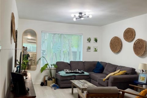 Снять в аренду виллу или дом в Майами-Бич, Флорида 2 спальни, 95.04м2, № 1972732 - фото 1